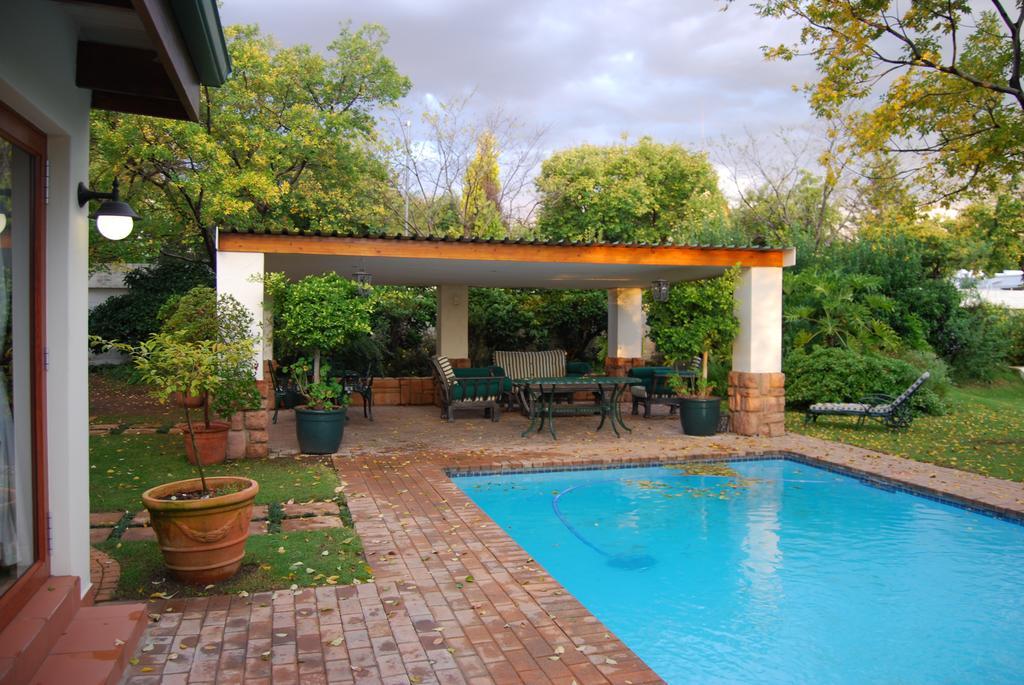 Sunninghill Guest Lodges Joanesburgo Exterior foto