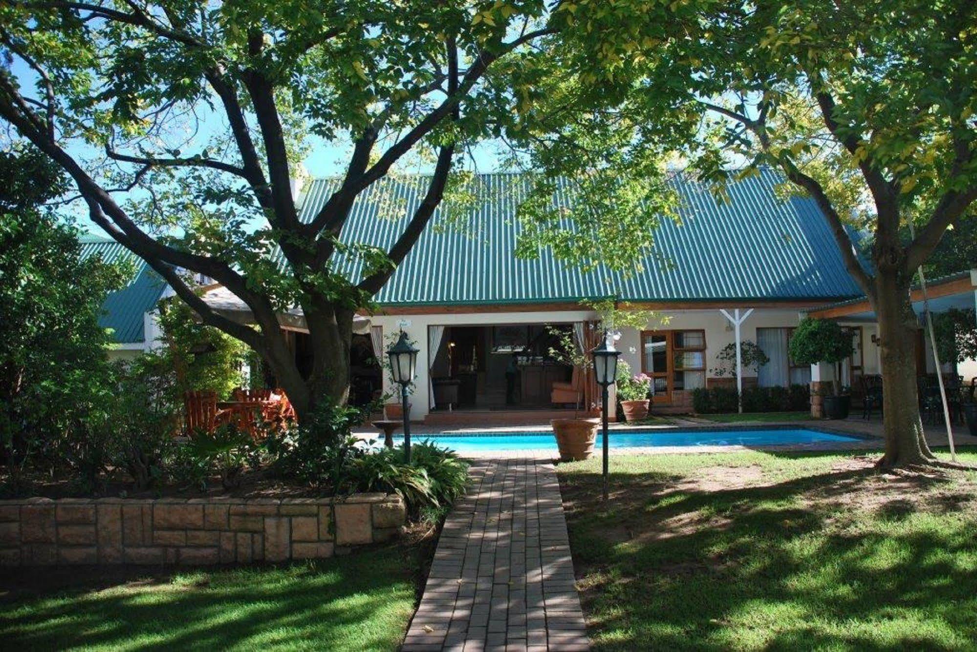 Sunninghill Guest Lodges Joanesburgo Exterior foto