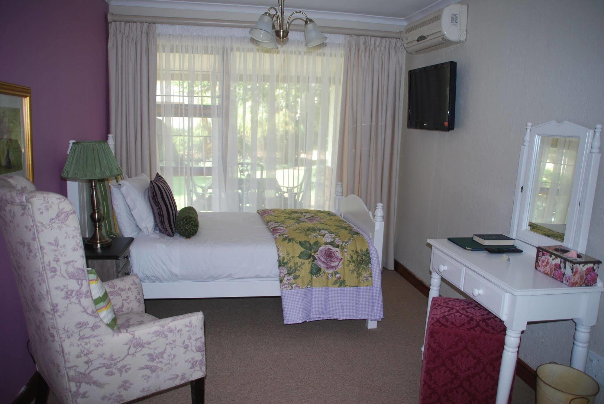 Sunninghill Guest Lodges Joanesburgo Exterior foto